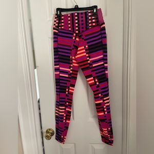 Gently used Women’s Nike dri-fit leggings sz. Small full length
